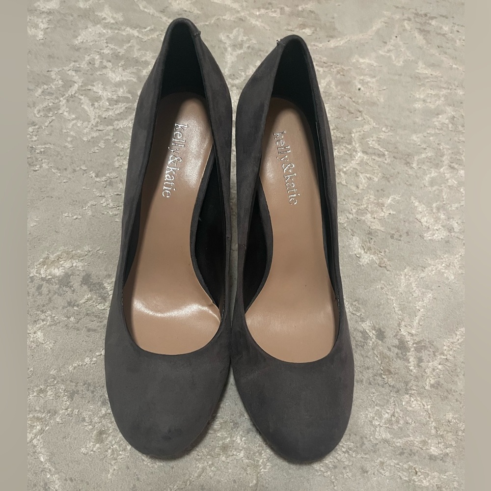 Size 8 Kelly and Katie grey suede heels
